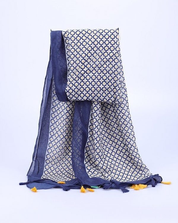 Fular estampado con flecos